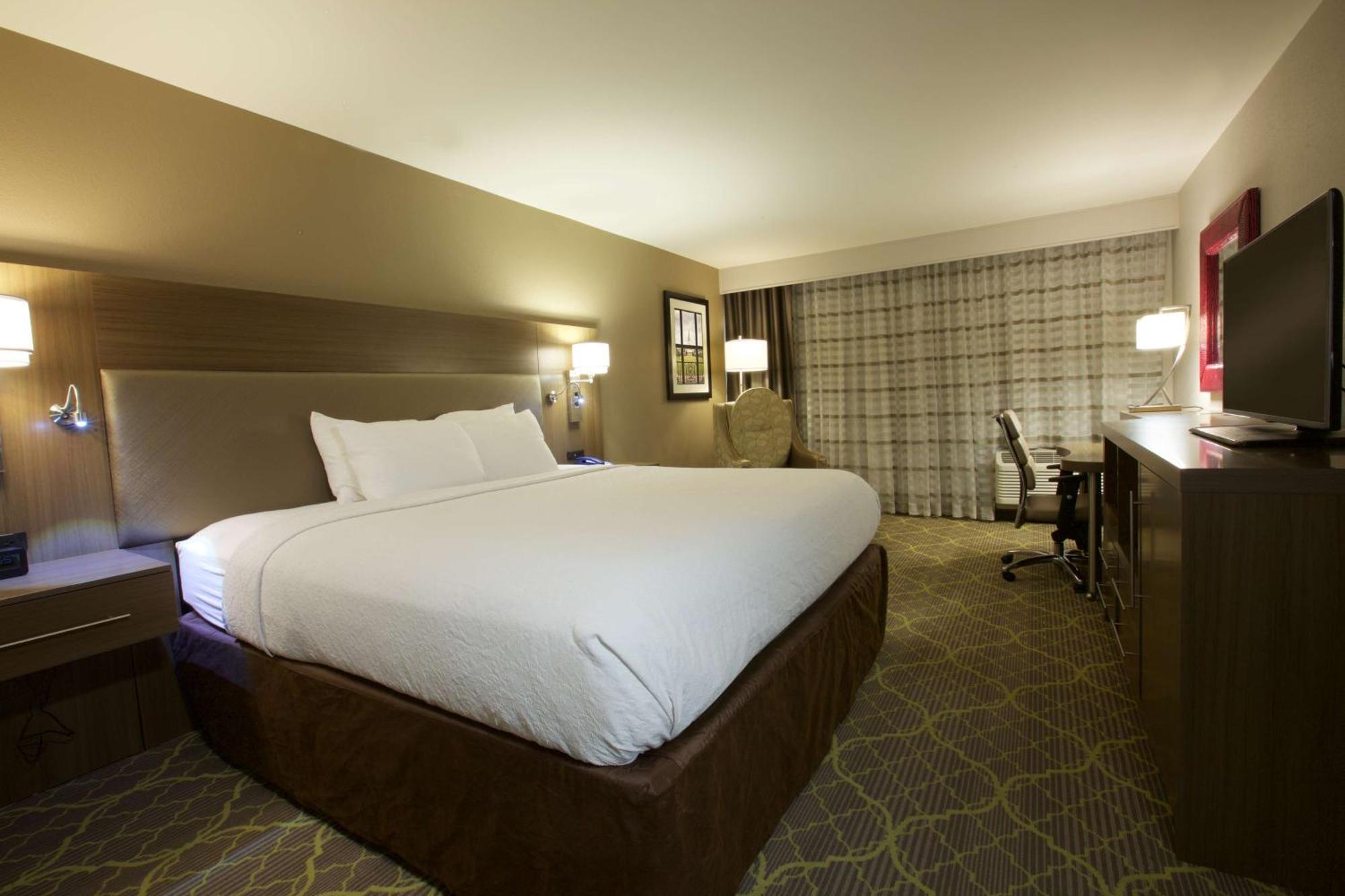 Doubletree By Hilton Winston Salem - University, Nc מראה חיצוני תמונה