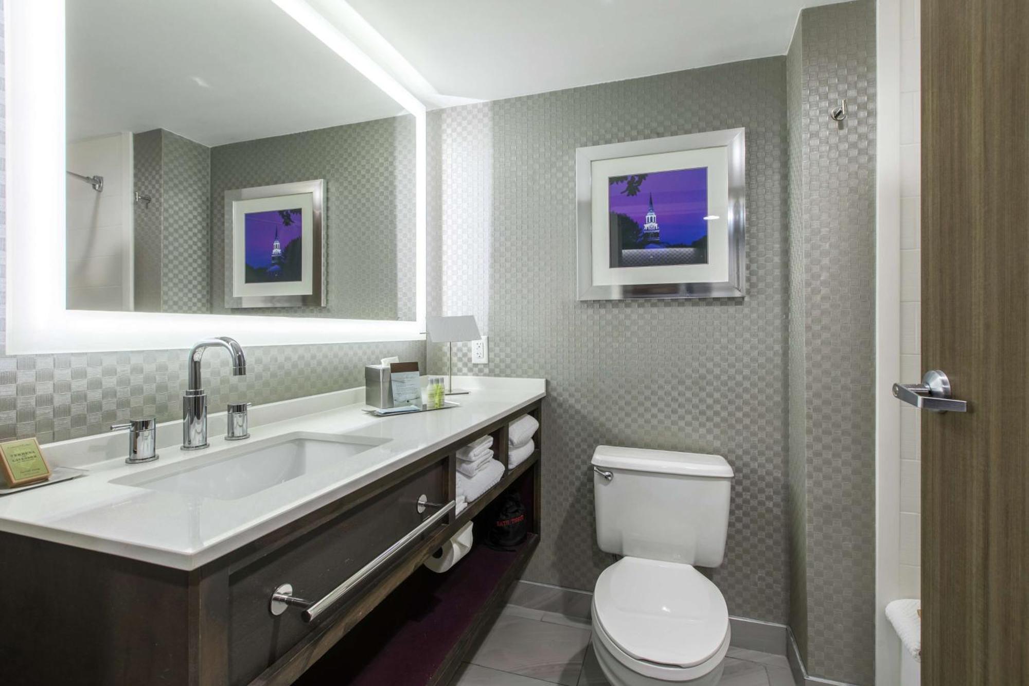 Doubletree By Hilton Winston Salem - University, Nc מראה חיצוני תמונה