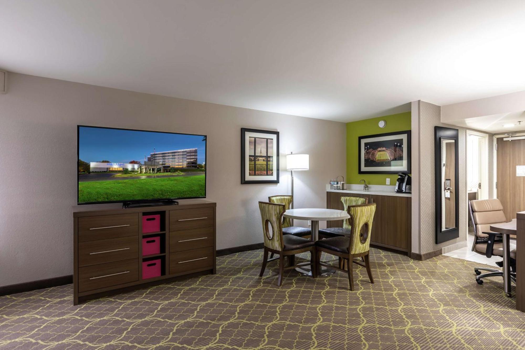 Doubletree By Hilton Winston Salem - University, Nc מראה חיצוני תמונה