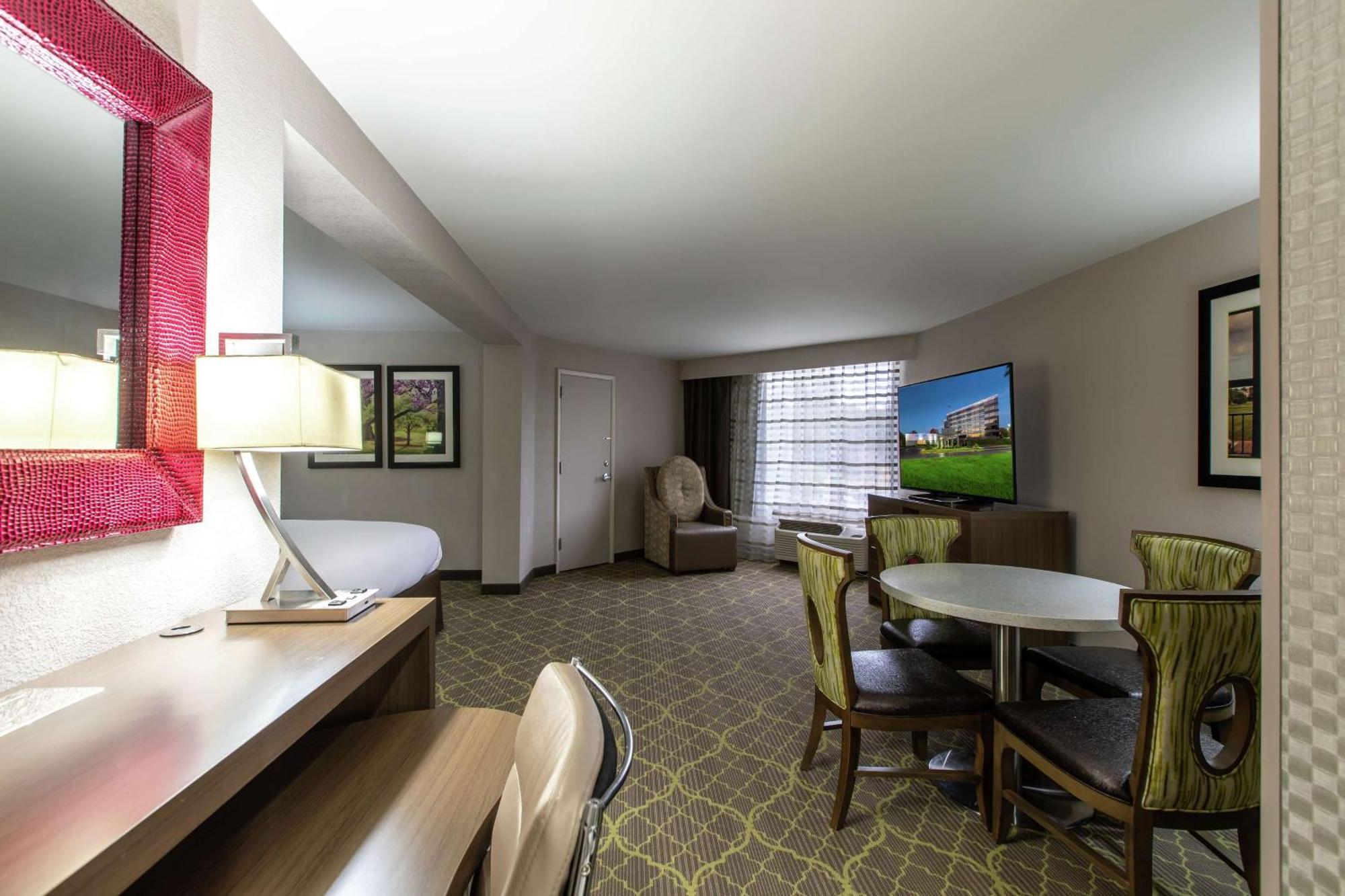 Doubletree By Hilton Winston Salem - University, Nc מראה חיצוני תמונה