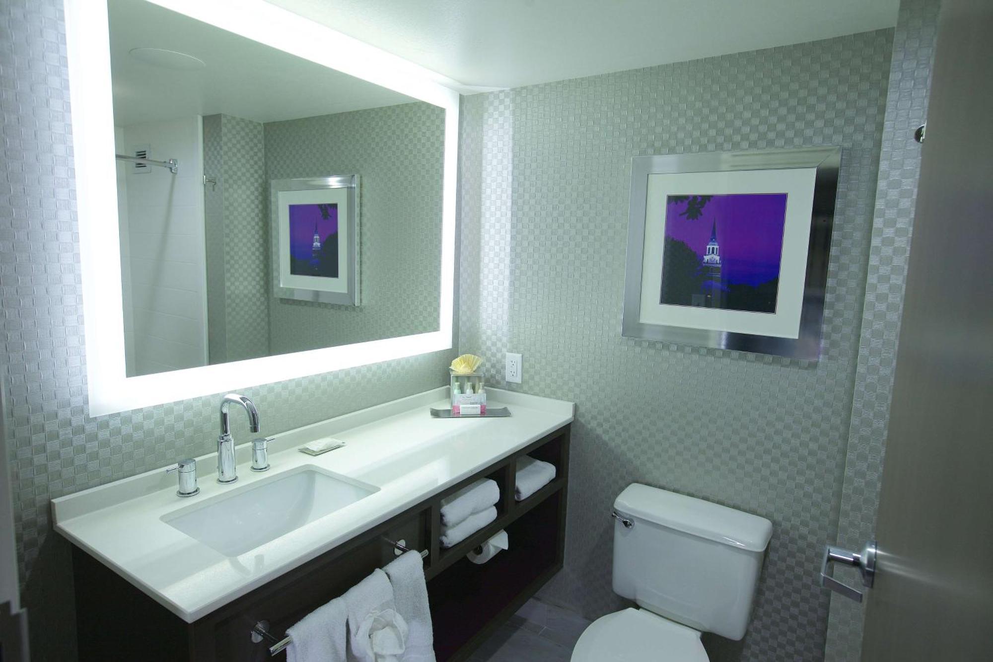 Doubletree By Hilton Winston Salem - University, Nc מראה חיצוני תמונה