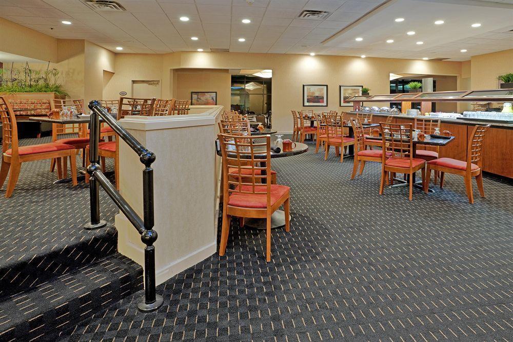 Doubletree By Hilton Winston Salem - University, Nc מסעדה תמונה