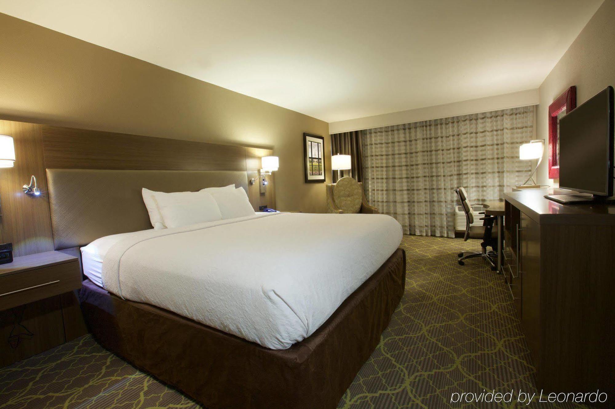 Doubletree By Hilton Winston Salem - University, Nc מראה חיצוני תמונה